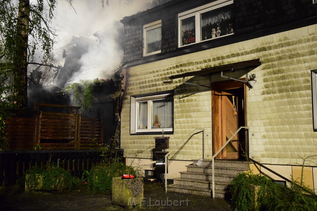 Grossfeuer Einfamilienhaus Siegburg Muehlengrabenstr P0257.JPG - Miklos Laubert